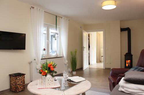 großzügiges Wohnzimmer